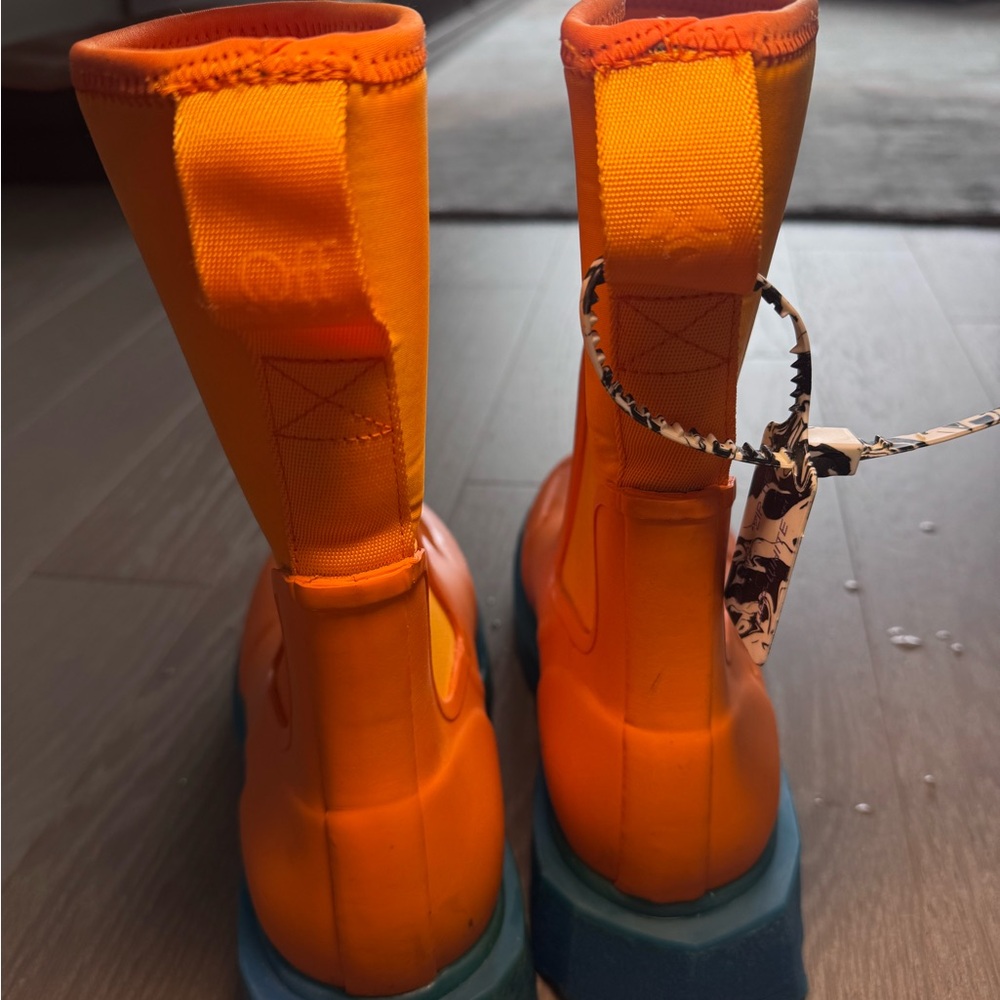 Off-White Neon Orange Boots - Picture 3 of 5